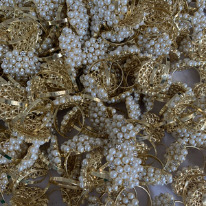 Servilletero de metal, dorado y plateado con diseño de flores para decoración de boda - Product Image 5