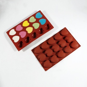 Molde de Silicona para Pastel con 15 Compartimentos, Molde Rojo en Forma de Corazón Pequeño para Hornear Pasteles, Molde para Decoración DIY - Product Image 1