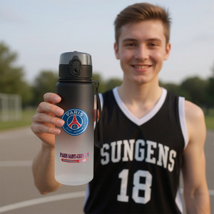 Bouteille d'eau en matériau <span class=keywords><strong>PC</strong></span> pour supporters de football avec isolation thermique, souvenir des équipes de football de Paris, Barcelone, Arsenal - Product Image 2