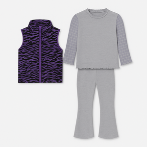 El adorable set top para niños pequeños combinado con mallas cómodas brinda una comodidad duradera para el juego activo y las salidas Casuales - Product Image 1