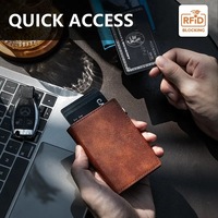 Dompet Pop Up Kulit PU Serat Karbon Kustom dengan Penahan Kartu RFID dan Penutup Magnet untuk Pria