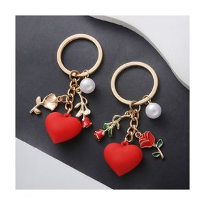 Nouveau porte-clés en forme de cœur avec rose 2025 – Cadeau créatif pour la Saint-Valentin, pendentif décoratif pour sac, porte-clés rose rouge - Product Image 1