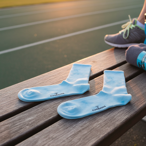 Chaussettes de sport bleues effet vieilli en batik, respirantes pour usage quotidien - Product Image 3