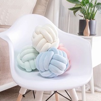 Bantal Bulat Lembut Berbentuk Bola Rajutan Tangan Dekoratif untuk Dekorasi Rumah Natal Bantal Berlapis Emas