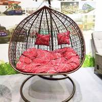 Balançoire d'intérieur en rotin avec double œuf et corde de canne en rotin chaise suspendue avec support en métal