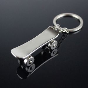 Porte-clés Mini Skateboard Mignon pour Femmes et Hommes, Porte-clés de Voiture Simulant un Scooter, Cadeau Souvenir pour les Amateurs de Skate - Product Image 5