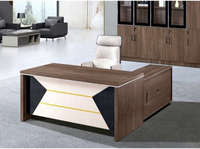Scrivania Direzionale Moderna Estensibile in Legno e Acciaio, Design Ergonomico per Uso in Villa