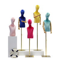 Mannequins de vitrine pour enfants, colorés, en velours PE, garçon et fille, présentoirs de vêtements avec bras en bois amovibles