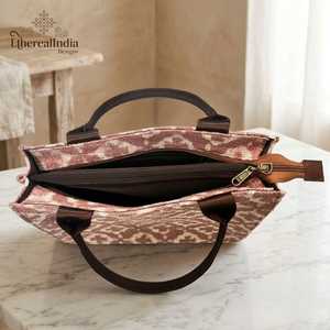 Sac fourre-tout pour ordinateur portable en tissu imprimé à la main avec bandoulière pour téléphone en rexine et doublure en coton, vente en gros, export Inde - Product Image 5
