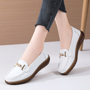 Nouvelles Chaussures Souples à Semelle Souple pour Femmes Âgées, Modèle Automne, Grande Taille, Respirantes et Antidérapantes, à Enfiler, avec Design Creux - Product Image 1