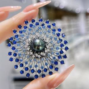 Broche Elegante de Aleación de Alta Gama con Diseño de Flor y Diamantes de Imitación para Traje o Abrigo, Accesorio de Pecho con Diseño de Planta Floral - Product Image 5