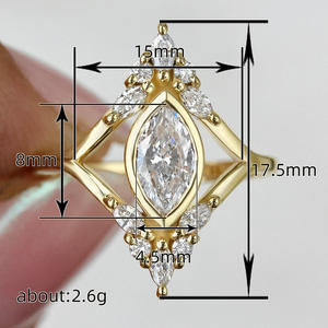 Anello di fidanzamento da donna in oro giallo con diamante taglio marquise e pietre laterali naturali colore D - Product Image 4