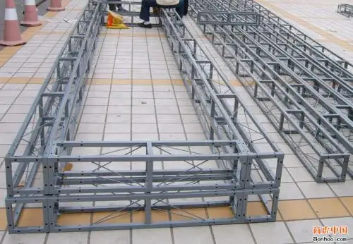 Aluminum display showing exhibition stand lighting stage truss