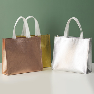 Venta al por mayor de bolsas de la compra de lujo no tejidas personalizadas laminadas de PP metálicas doradas y plateadas con logotipo - Product Image 5