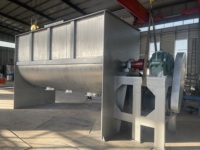 Approvisionnement d'usine 50kg mélangeur horizontal en acier inoxydable homogénéisation de liquide de poudre sèche pour le moteur de moteur d'ingrédients de savon d'alimentation