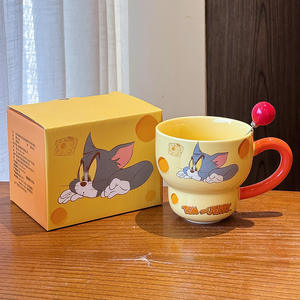 Taza de cerámica Tom y Jerry con asa, diseño de dibujos animados, color beige y naranja, para café, oficina, desayuno, regalo - Product Image 1