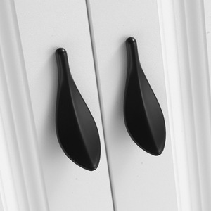 Creative Personality Zinc Alloy Loquat Leaf Wardrobe <strong>Door</strong> Handle Luxury Golden and Black Solid Drawer Cabinet Handle - Product Image 3