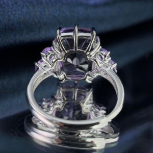 Anello Artigianale in Argento Sterling 925 con Ametista Taglio Cuscino e Gemma Viola Scintillante per Occasioni Nuziali - Product Image 6