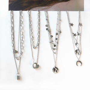 Collar de Moda para Mujer con Colgante de Corazón y Mariposa de Doble Capa, Chapado en Oro, de Acero Inoxidable - Product Image 4