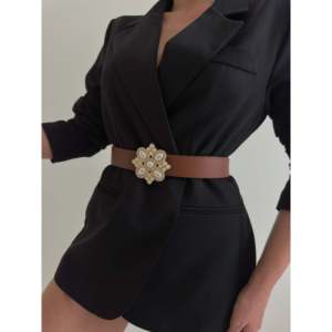 Cinturón Elegante para Mujer con Adornos de Perlas, Accesorio de Boda de Cuero Sintético, Ajuste Estándar - Product Image 3