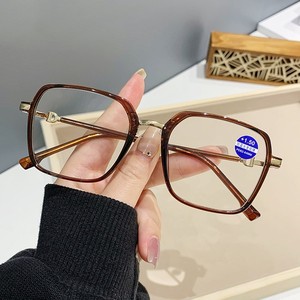 Lunettes de lecture de haute qualité Lunettes de presbytie anti-lumière bleue avec tempérament élégant disponibles en couleurs de monture rouge et marron - Product Image 3