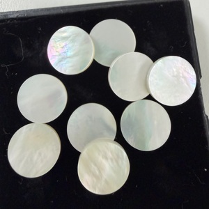 ราคาขายส่ง หินเปลือกหอยมุกธรรมชาติทรงกลม ขนาด 6 มม. 7 มม. 12 มม. แบบแบนสองด้าน สีขาว - Product Image 2