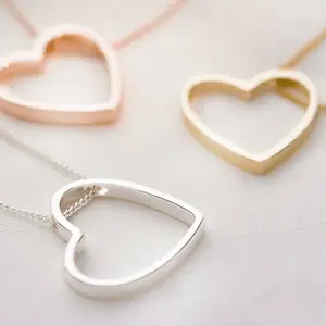 Hot Selling Hollow Heart Heart 18K Gold Necklace Women'S Stainless Steel Love Collarbone Chain Engraved Birthday Gift For Women