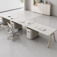 Ensemble de bureaux de direction de luxe (4-6 postes) – Bureau moderne avec cloison de séparation et poste informatique pour immeuble de bureaux