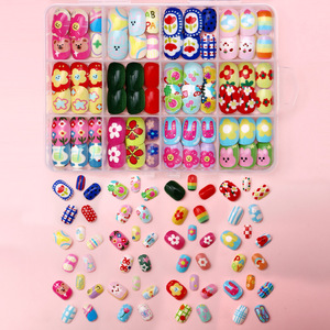 288 piezas de <span class=keywords><strong>uñas</strong></span> postizas ABS <span class=keywords><strong>para</strong></span> niñas, coloridas y lindas, con diseño de dibujos animados, juego completo de <span class=keywords><strong>uñas</strong></span> con <span class=keywords><strong>pegamento</strong></span>, longitud corta. - Product Image 3