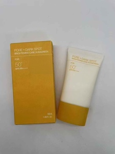 Celimaxx SPF 50 Aydınlatıcı Güneş Kremi Gözenek ve Koyu Leke Bakımı Günlük Yüz Güneş Kremi 50ml Tüm Cilt Tipleri - Product Image 4