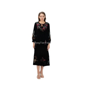 Robe d'été personnalisée pour femmes, design tendance 2025, broderie florale, robe bohème - Product Image 1