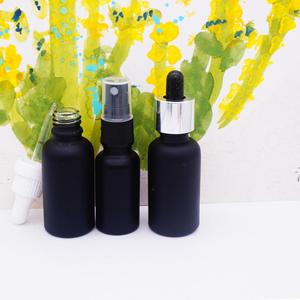 Bouteilles rondes de mousse de savon en <span class=keywords><strong>verre</strong></span> vide de 1oz noir mat avec distributeurs de mousse - Product Image 3