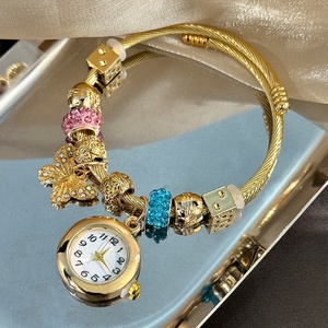 Montres à quartz pour <span class=keywords><strong>femmes</strong></span> avec bracelet ajustable orné de perles, de petites fleurs, de papillons et de cœurs - Product Image 6