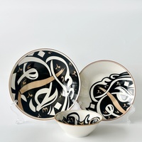 Service de table en céramique personnalisé en gros avec motif de calligraphie arabe - Vaisselle en porcelaine imprimée noire et dorée