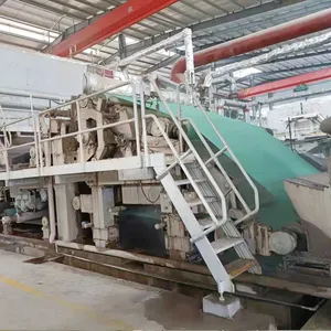 Línea de producción completa completamente automática de alta velocidad, máquina para hacer rollos de papel higiénico de baño a pequeña escala, precio en China