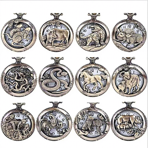 Reloj de Bolsillo Vintage con Tapa Abatible, Diseño Antiguo en Bronce, Cuarzo, con los Doce Signos del Zodiaco, para Estudiantes Mayores, Venta al Por Mayor - Product Image 1
