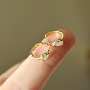 อาซูโอ 18K ทองคำแท้สีเหลือง Au750 เพชรธรรมชาติแท้ 0.35 กะรัต 10 มม. รูปทรงลูกแพร์ ต่างหูแฟชั่นแบบห่วง ของขวัญสำหรับสุภาพสตรี สวมใส่ได้ทุกวัน - Product Image 4