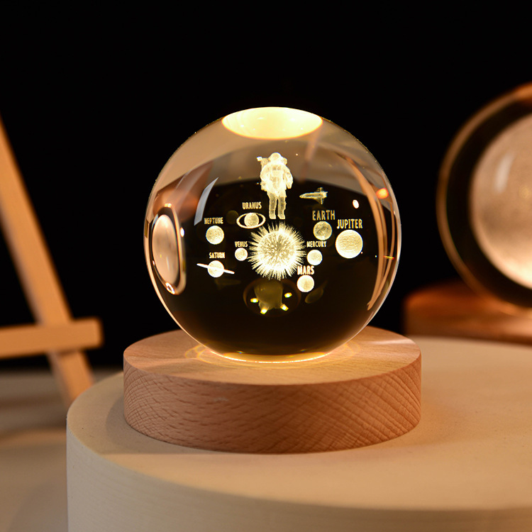 Boule de cristal de 6 cm + base à lumière chaude de 6 cm