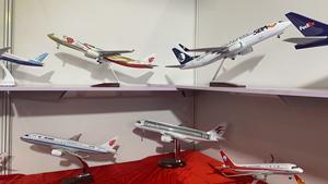 Modelo de avión de resina de 47CM A350 China Southern Airlines con motores brillantes, luces de cabina, tren de aterrizaje deslizante, detalles impresionantes - Product Image 6