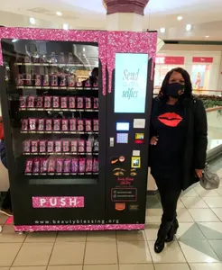 Parfum bulu mata kustom kosmetik kecantikan mesin penjual otomatis merah muda dengan lampu LED Lift Mesin Penjual bulu mata Kecantikan