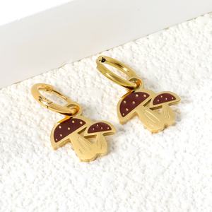 ต่างหูห่วงรูปเห็ดเคลือบสีน่ารักปรับแต่งได้ ต่างหูห้อยระย้าสไตล์คลาสสิก ชุบทอง 18K ทำจากสแตนเลสสตีล - Product Image 3