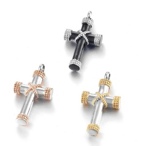 Pendentif souvenir en acier inoxydable en forme de croix, avec un collier de 50 cm de long, en promotion - Product Image 1