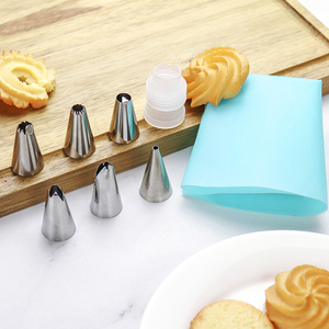 Ensemble de 8 poches à douille réutilisables en EVA avec embouts en acier inoxydable, outils de décoration de gâteaux en métal pour la pâtisserie et la cuisine - Product Image 2