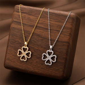 Collar de Clavícula con Trébol de Cuatro Hojas, Diseño de Lujo Ligero y Elegante, Estilo Transfronterizo y Conectado al Corazón - Product Image 1