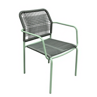 Chaise empilable de patio extérieure moderne, imperméable et portable, avec rotin léger et corde tressée en métal pour la salle à manger