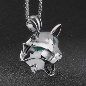 Pendentif Tête de Loup Viking en Acier Inoxydable Plaqué Or Exclusif Transfrontalier, Collier Mythologie Nordique pour Hommes et Femmes, Chrétien - Product Image 1