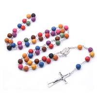 Collier en résine plastique avec croix florale rose, perles de chapelet, bijoux unisexe