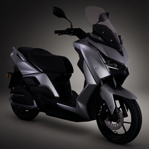 Scooter de 2000W, 60 km/h, 75 km de Autonomía, Batería de Litio Extraíble de 27 Ah, Motor sin Escobillas, Suspensión Completa, Frenos de Disco - Product Image 3