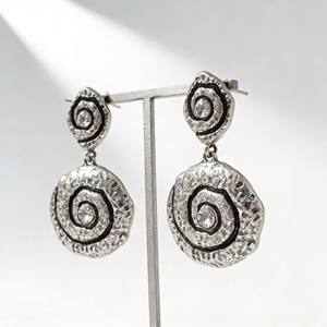 ต่างหูสไตล์ฮั่นประดับเงินโบราณและเพทายสีขาว งานแฮนด์เมด สไตล์ไทย <span class=keywords><strong>ลาย</strong></span><span class=keywords><strong>ดอก</strong></span>ไม้ - Product Image 2