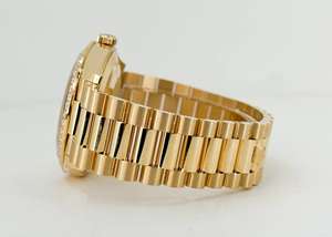 2025 Montre mécanique haut de gamme à vendre avec diamants incrustés d'or et double calendrier pour hommes - Product Image 4